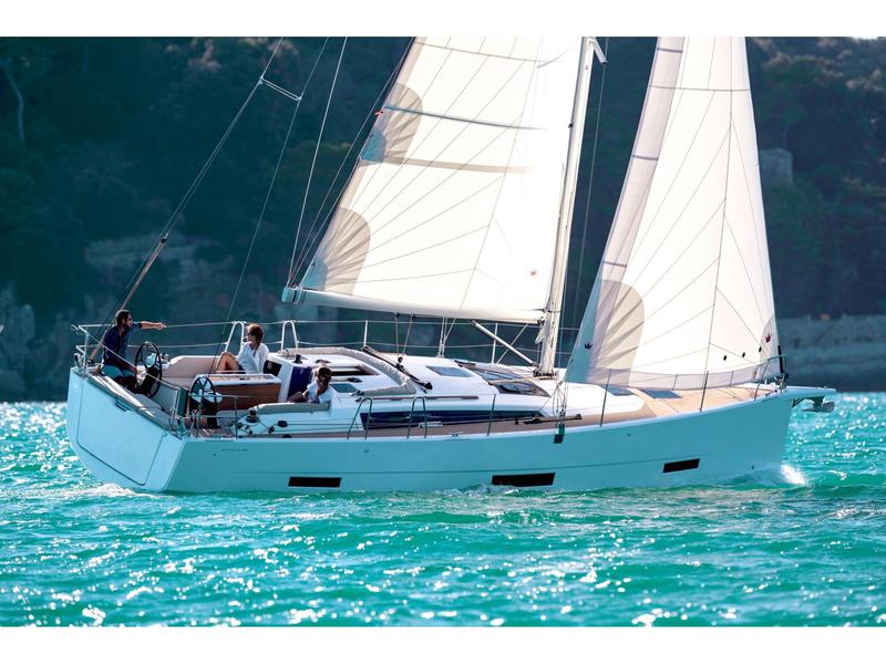 Book yachts online - sailboat - Dufour 390 GL - Cuir Noir - rent