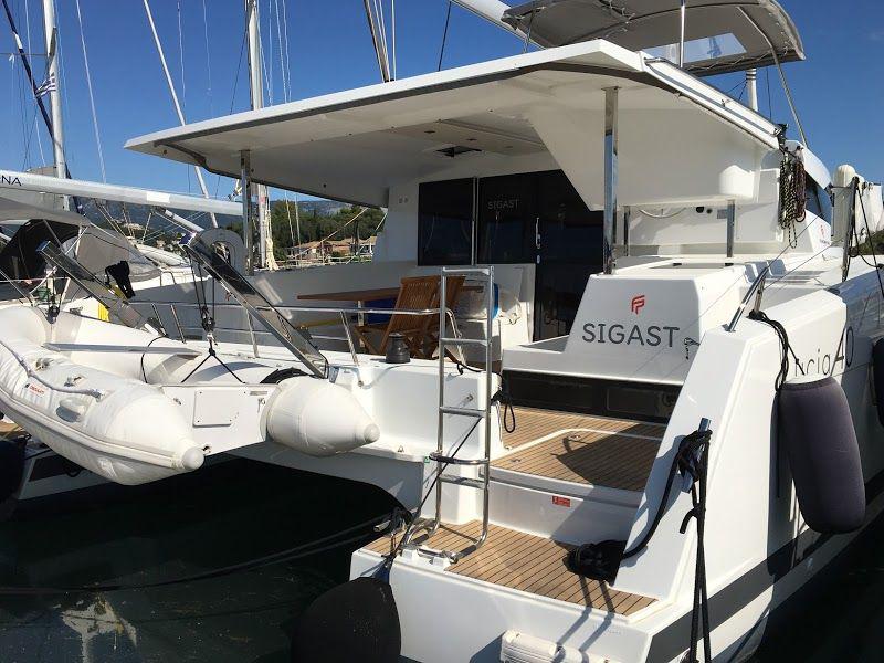 Book yachts online - catamaran - Lucia 40 - sigast - rent