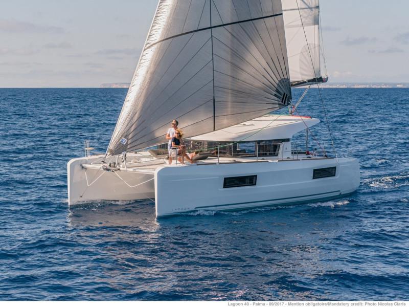 Book yachts online - catamaran - Lagoon 40 (A/C+GEN+WM) - L40-20-A - rent