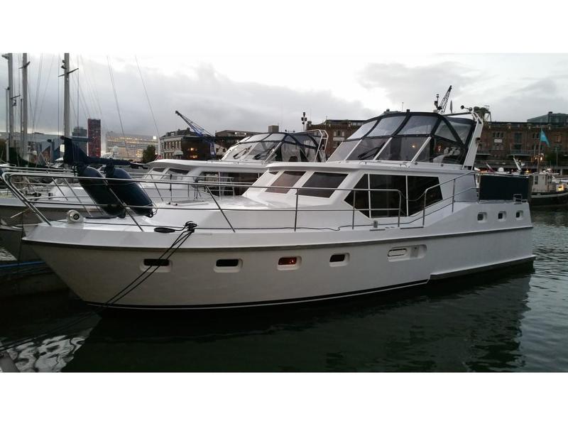 Book yachts online - motorboat - Renal 40 - Majoris - rent