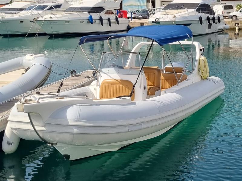 Book yachts online - motorboat - AGA Marine Spirit 640 - AGA - rent