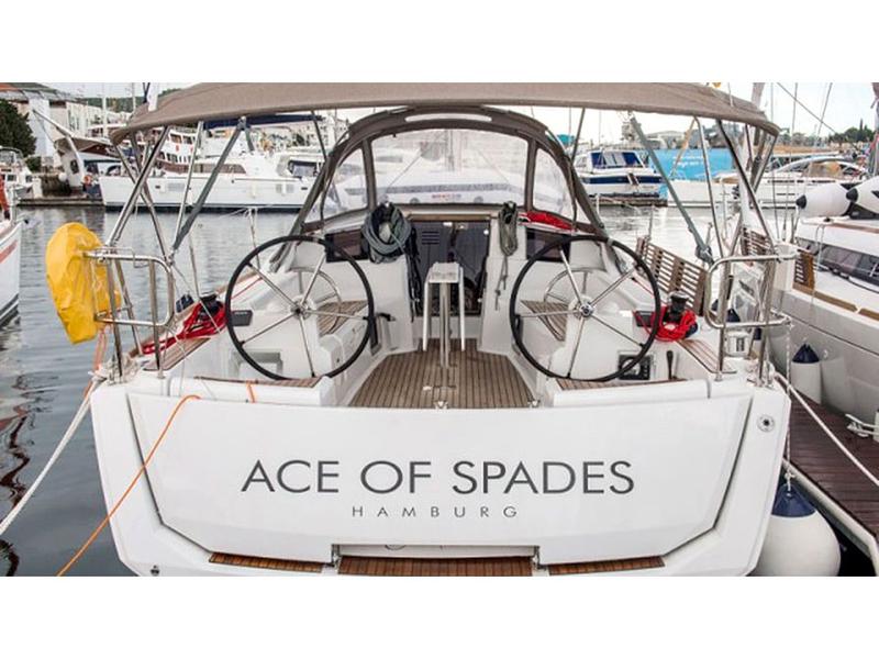 Book yachts online - sailboat - Sun Odyssey 389 JP - ACE OF SPADES - rent