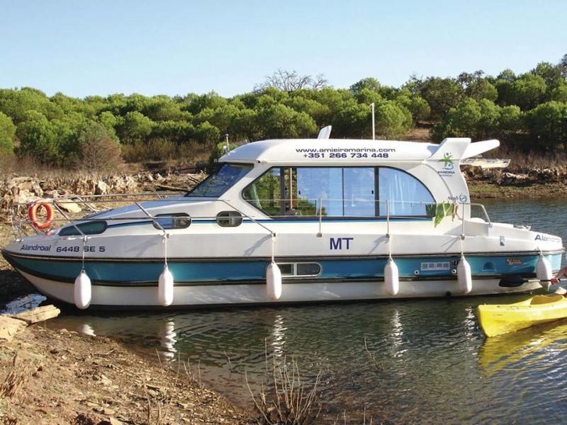 Book yachts online - motorboat - Sedan 1010 - VENAREY les L. FR - rent
