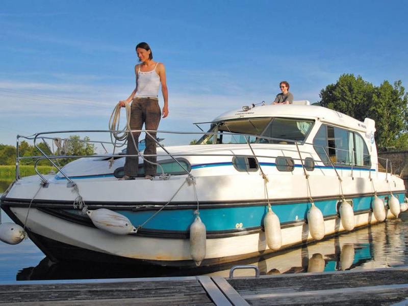 Book yachts online - motorboat - Sedan 1160 N - STEINBOURG FR - rent