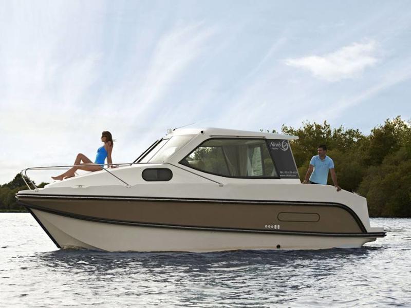 Book yachts online - motorboat - Sedan Primo - LOHR FR - rent