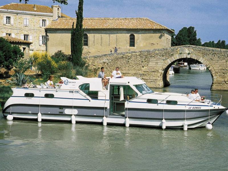 Book yachts online - motorboat - Confort 1350 B - COLIGNY FR - rent