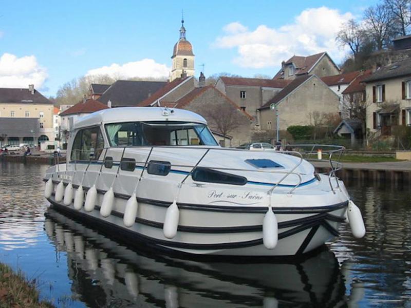 Book yachts online - motorboat - Sedan 1310 - CH MONTGAILLARD FR - rent