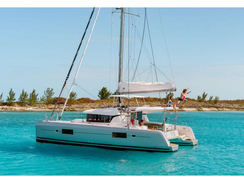 Book yachts online - catamaran - Lagoon 42 - Pyrat - rent