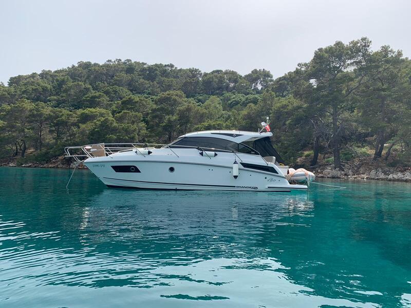 Book yachts online - motorboat - Grandezza 34 OC - Alice - rent