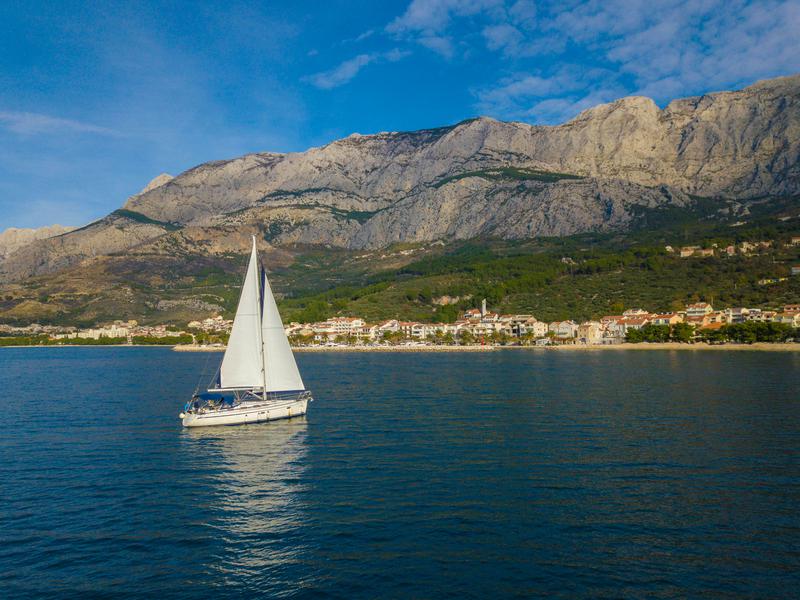 Book yachts online - sailboat - Bavaria 40 Cruiser - "LADY BUTTERFLY" - rent