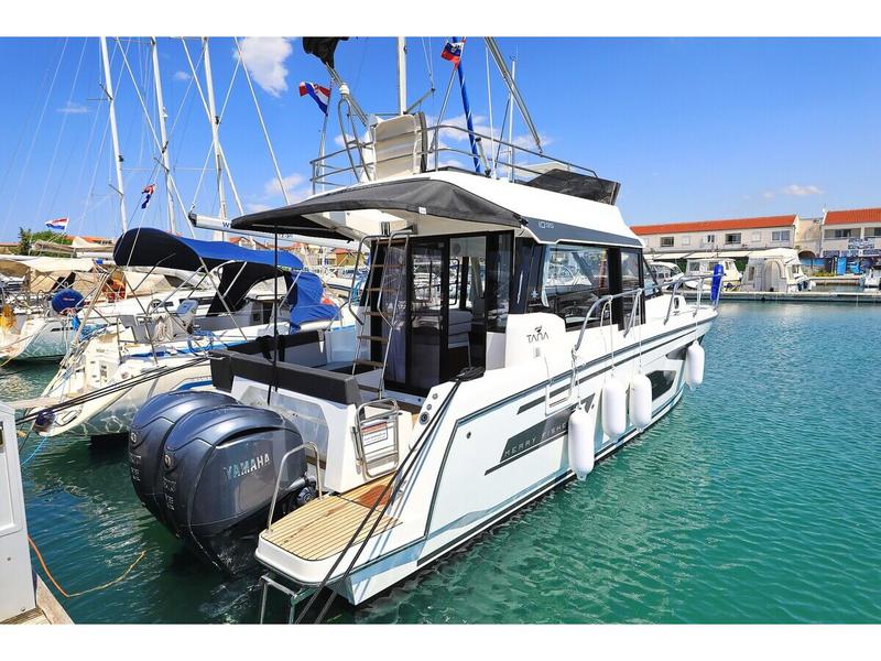 Book yachts online - motorboat - Merry Fisher 1095 FLY - Tana - rent