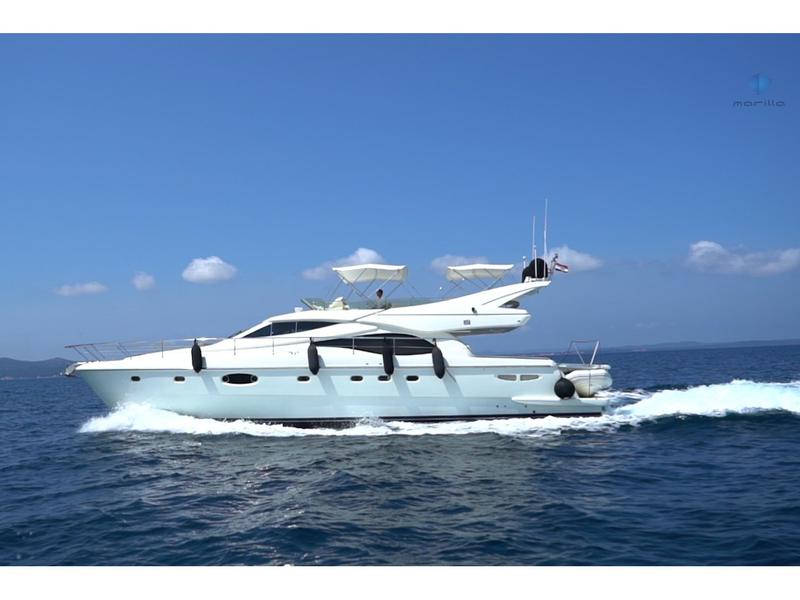Book yachts online - motorboat - Ferretti 590 - Stina - rent