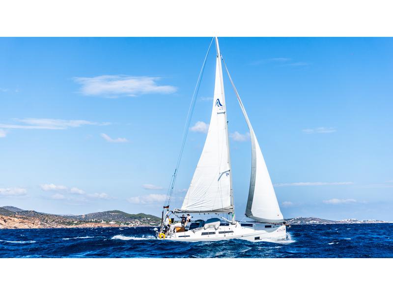Book yachts online - sailboat - Hanse 418 - Infinity of Moments - rent