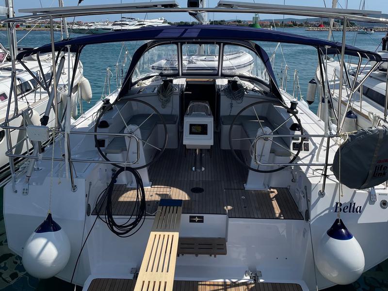 Book yachts online - sailboat - Bavaria C42 - Bella - rent