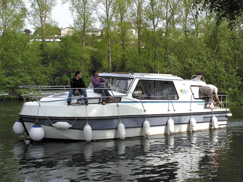 Book yachts online - motorboat - Riviera 920 - Ch De Padere - rent
