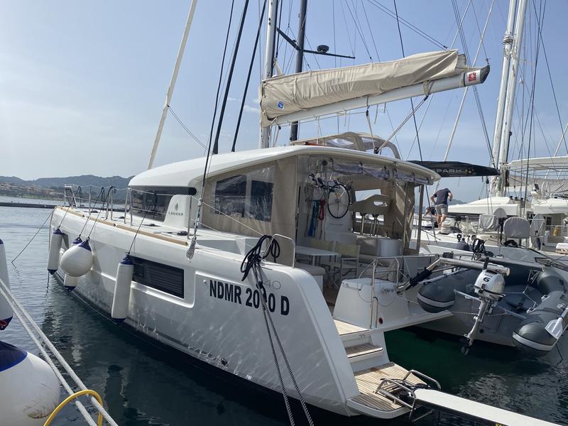 Book yachts online - catamaran - Lagoon 40 - Koralia - rent