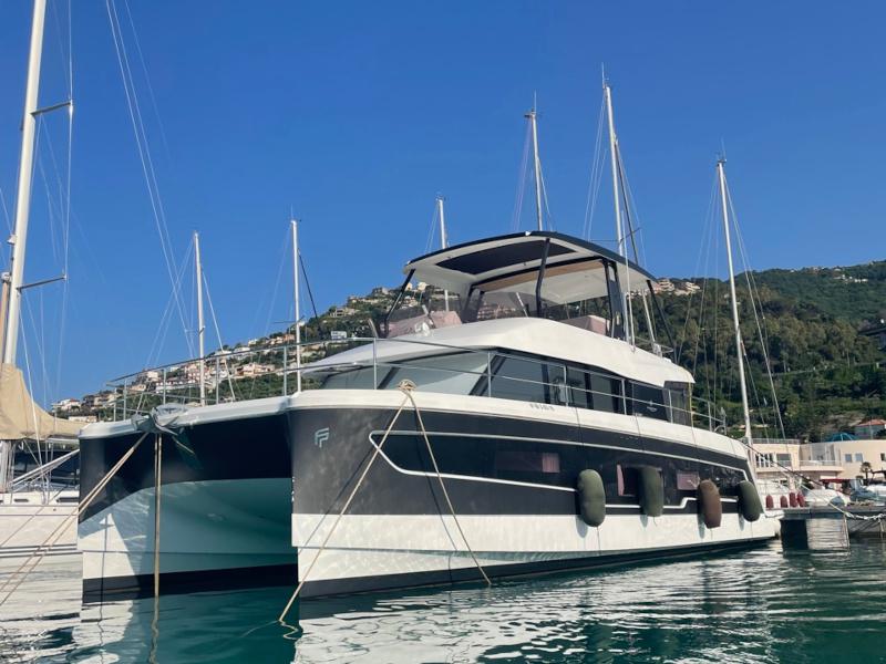 Book yachts online - powercatamaran - MY40 - Beluga - rent