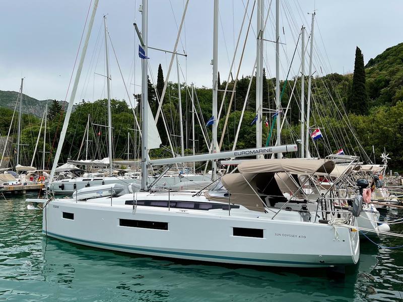 Book yachts online - sailboat - Sun Odyssey 410 - Thalia - rent