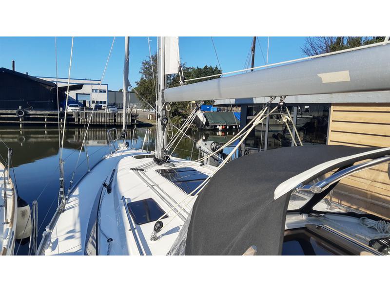 Book yachts online - sailboat - Bavaria Cruiser 37* - SEVEN - rent