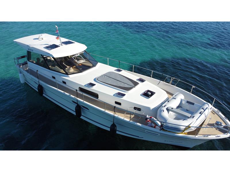 Book yachts online - motorboat - Delphia Escape 1350 - Vamia - rent