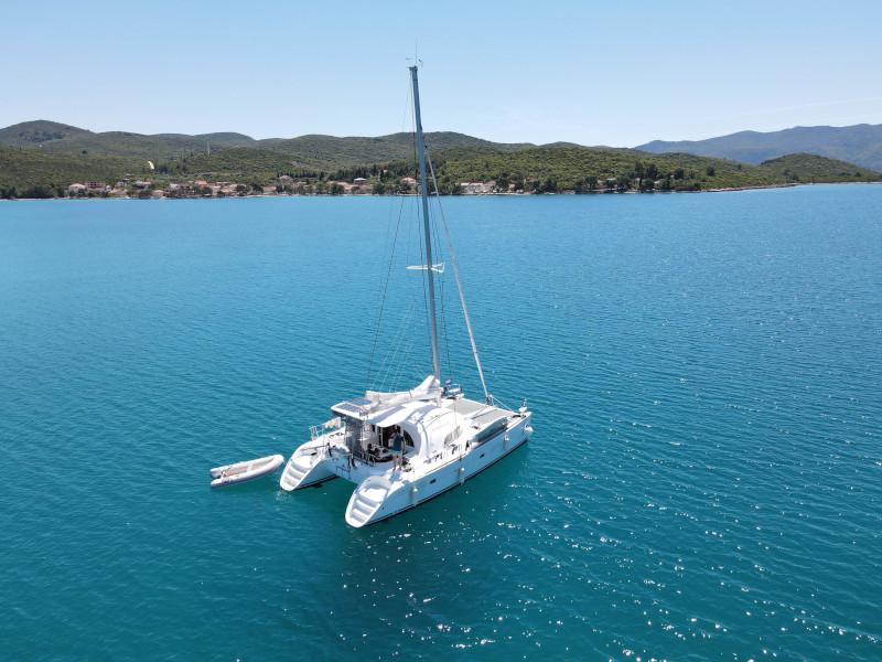 Book yachts online - catamaran - Lagoon 380 S2 - Atenea - rent