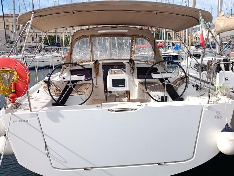Book yachts online - sailboat - Dufour 390 Grand Large - Special One - rent