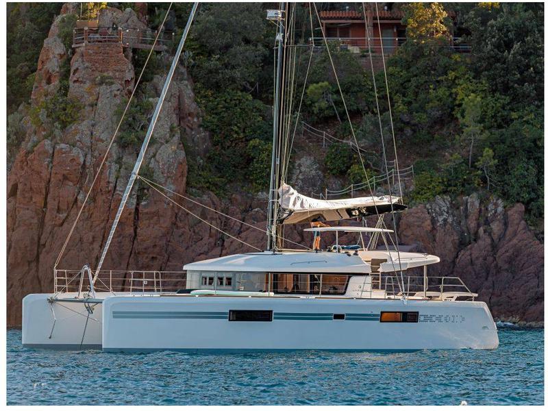 Book yachts online - catamaran - Lagoon 52 - Takamaka - rent