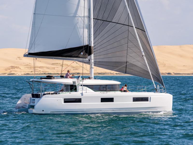 Book yachts online - catamaran - Lagoon 46 Flybridge - Seven Seas - rent